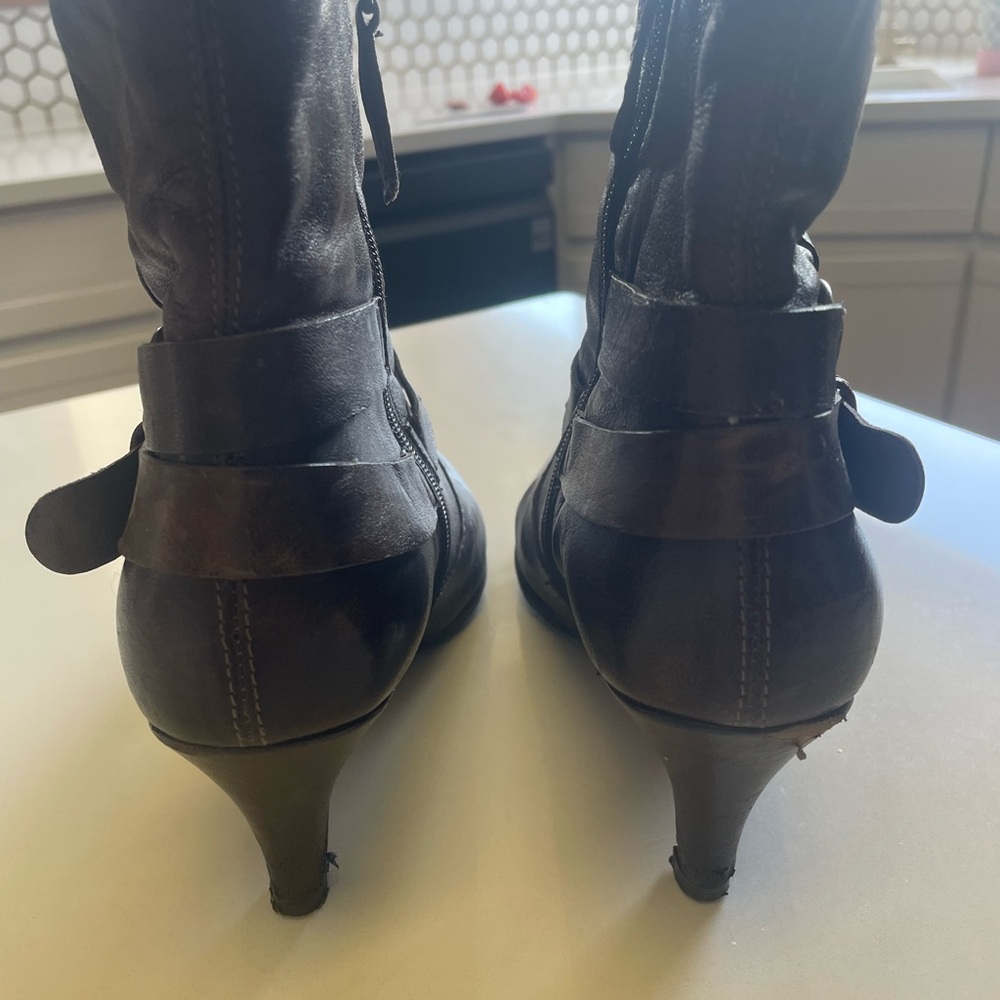 MJUS Women’s Leather Buckle Zip Up Ankle Boots.  Size 39, (approx size US 7). - Picture 8 of 13
